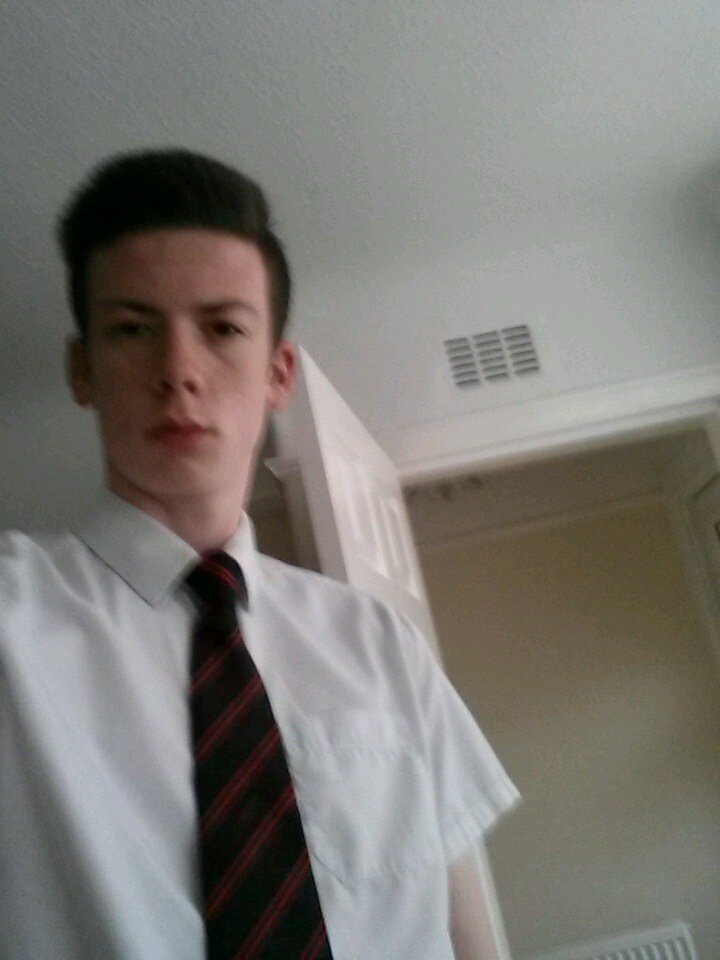 From runcorn live in Halton Brook, play footy at centre half for BPR