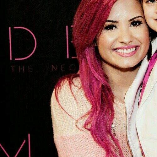 Nous somme un compte source sur la brillante Demi Lovato, toute les infos sont ici!
