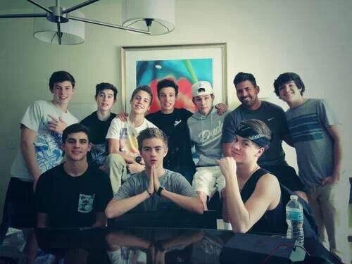 FOLLOW @nashsides because i gave you a free follow :)