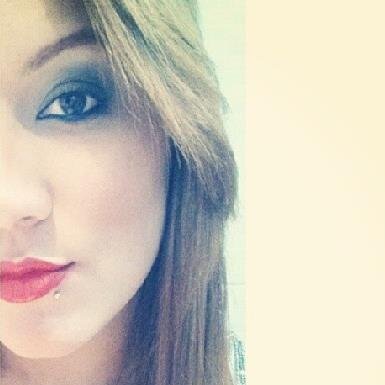 Prissmendonca's profile picture. Publicitária, mídia e produção, vinte e poucos anos, pisciana, tatuada, slacker, amante da música, fotografia e praticante de artes marciais. ;)