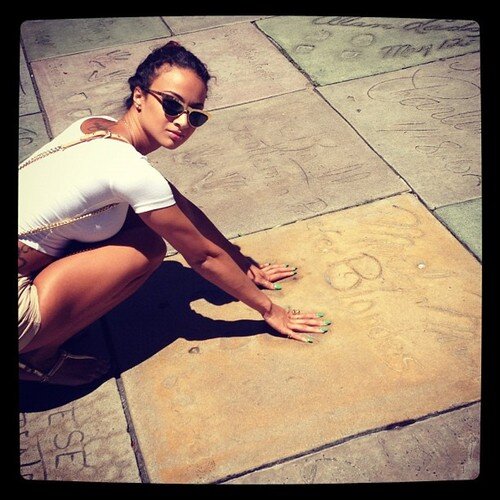 JanetteVasyunin's profile picture. R.I.P to all the other kids that have committed suicide but nobody noticed because this society only cares about the popular & the pretty.