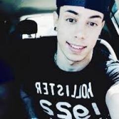 e se um anjo encontrar vu pedir pra ele te proteger @LoboEmerson                                   08\04\14
