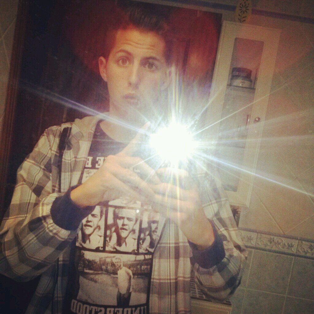 Dijo un sabio...No conoceras a una persona tan ignorante que algo de ella aprenderas.Alegria y Armonia.