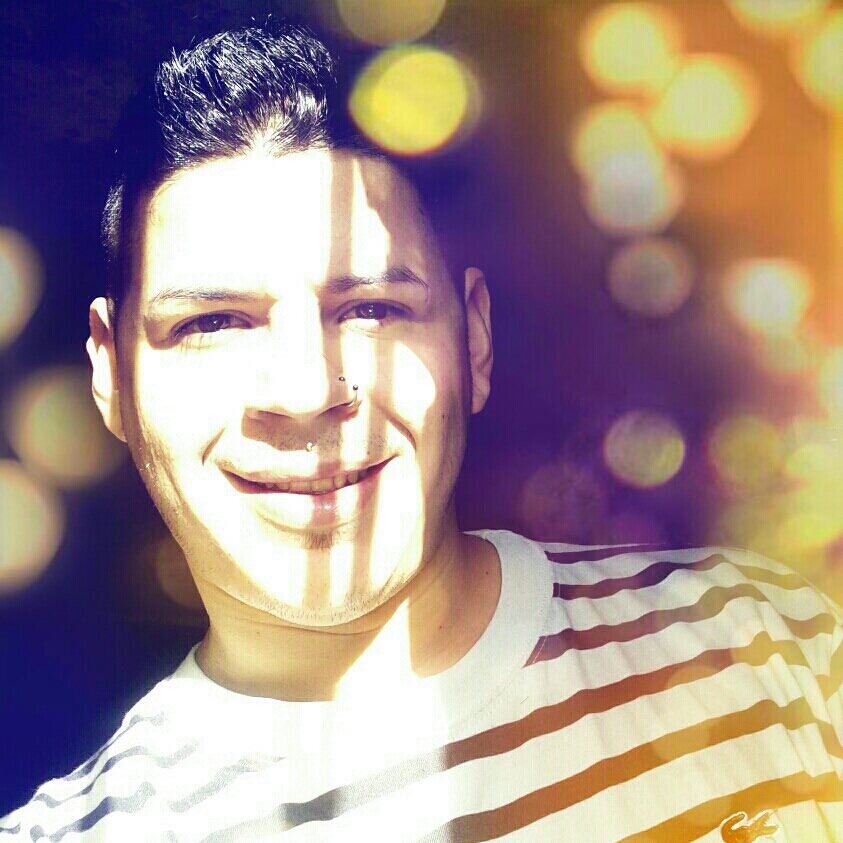 Me gustaría tener algo inteligente que escribir. Pero me quedo solo en el deseo.