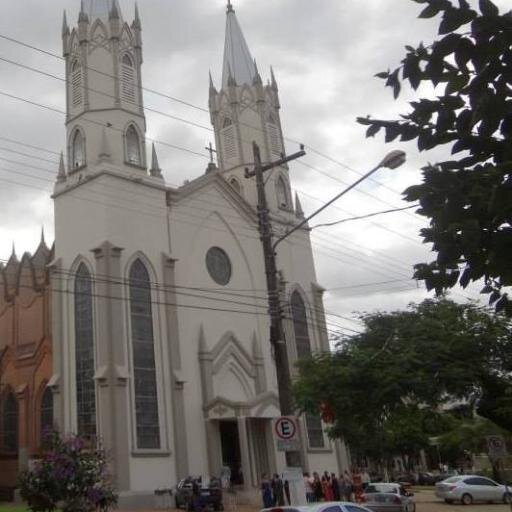 Diocese Ourinhos SP criada 30/12/1998 faz parte do Regional Sul 1 CNBB - Região Botucatu. Paroquias 34.Bispo Dom Salvador Paruzzo 19/03/1999.Curia 14.3322.4929.