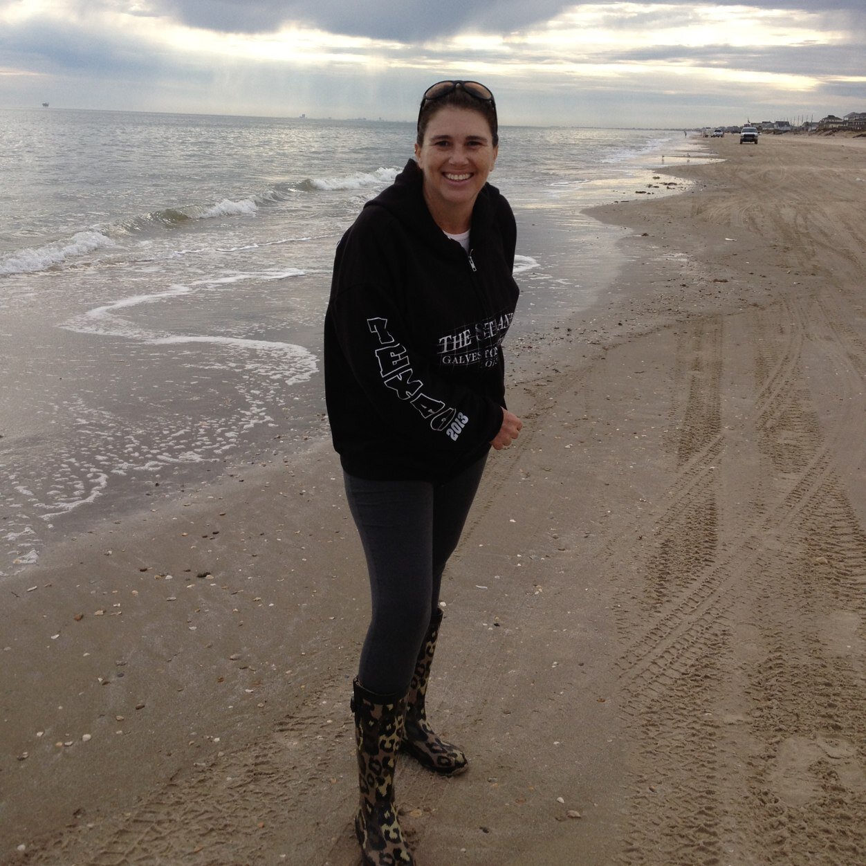 Single mother for 33 yrs and counting! Got me a grandbaby!! The sweet in my life has exploded! Love my God, Love my beach, love my family, love my life!