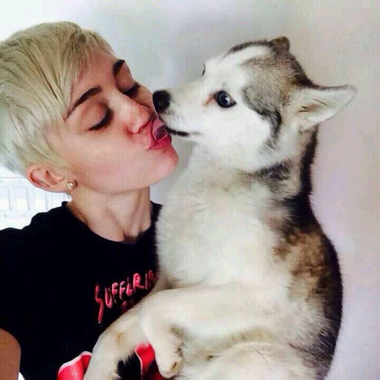 Fan Page • Miley Cyrus • #BANGERZ Updates, News & more for @MileyCyrus ! #ripfloyd