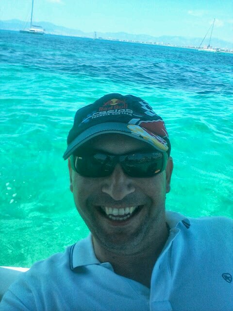 pasión por el vino,la buena mesa y el mar.......Aficionado a la btt.