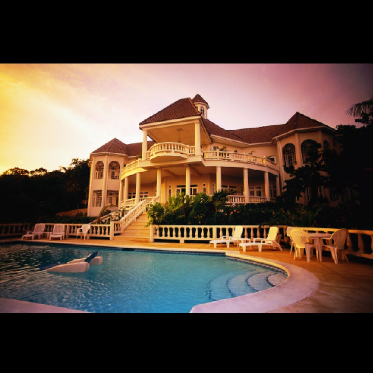 dreamhouses816's profile picture. Dream house photos everyday
I follow everyone back