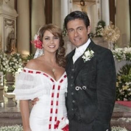 me encanta soy tu dueña amo a los protsgonistas lucero y fernando colunga me fascina la novela.....