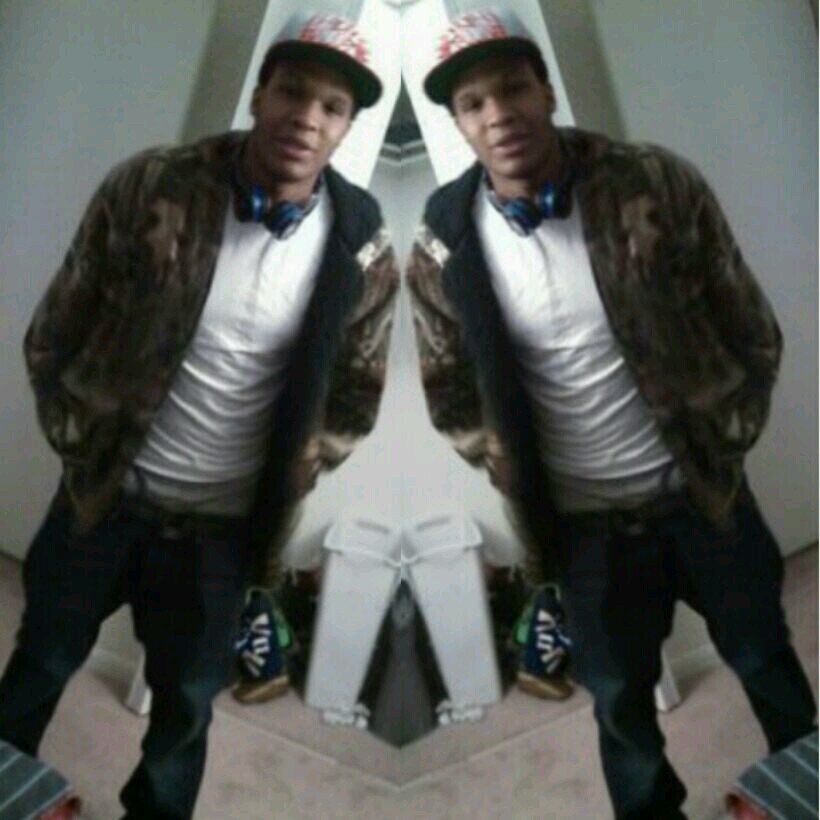 man its highkite in this mf yeah hoe.money on my mind aye .kik me @thatniggadeedoe