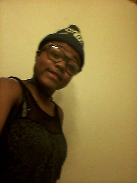 I'm a family person.... I love boxing... love to party and go out wit mii friends to da mall nd movies... follow me I follow u much love