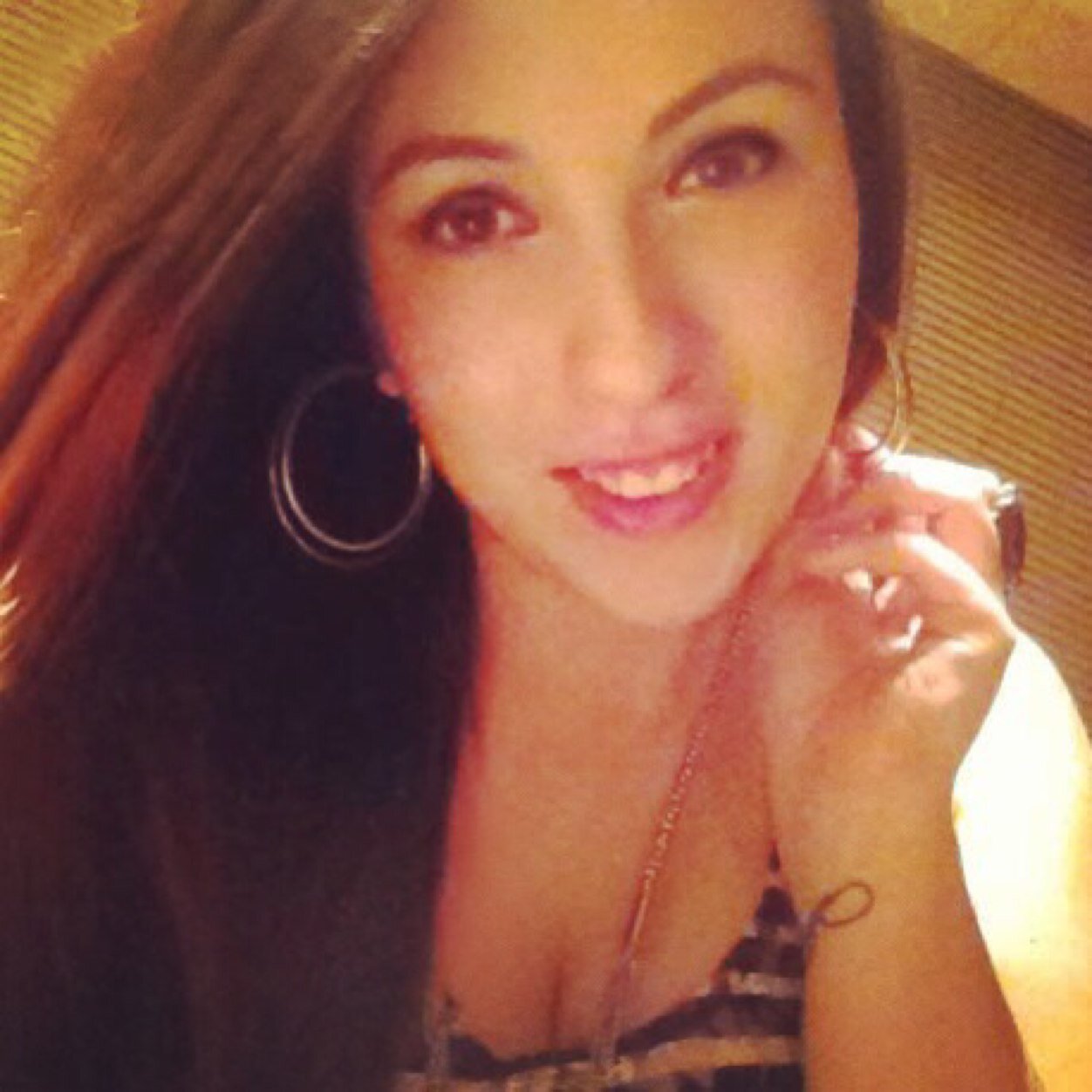 18 ,uni life soooooon !! follow me and i suppose you get a follow back,one direction is who and what i live for #dontjudge
