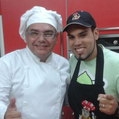 Chef Profesional. Dueño de LotoChef. Dedicado a todas las personas con ganas de crear platos y dedicarse con amor al arte culinario