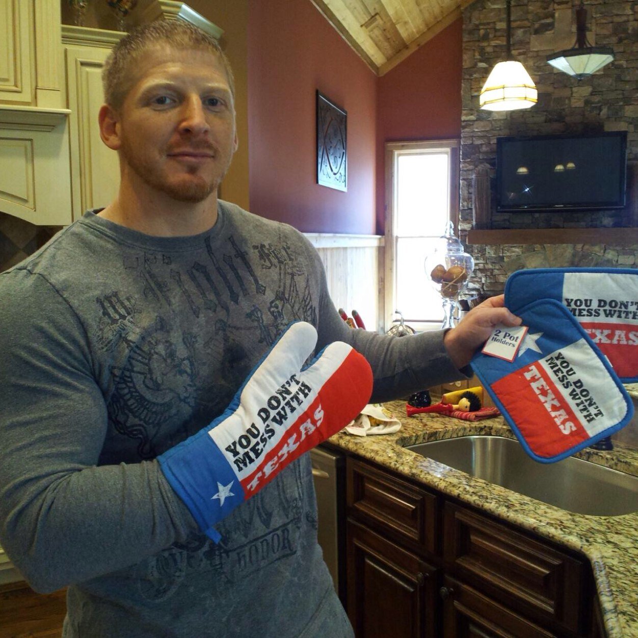 fake_caseycolby's profile picture. Everything's bigger in Texas...just look at me.