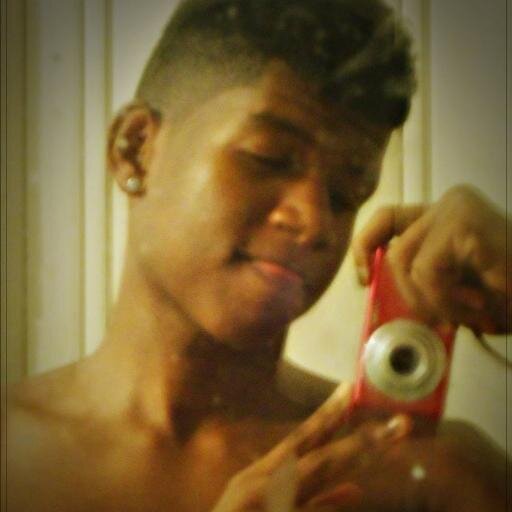 Feio, raquítico, tímido que só a porra, taurino, e sou baiano, nessa mizera \õ/. Michael Jackson, John Mayer, Nx Zero, Skillet, Rosa de Saron, E.C. Bahia ♥.