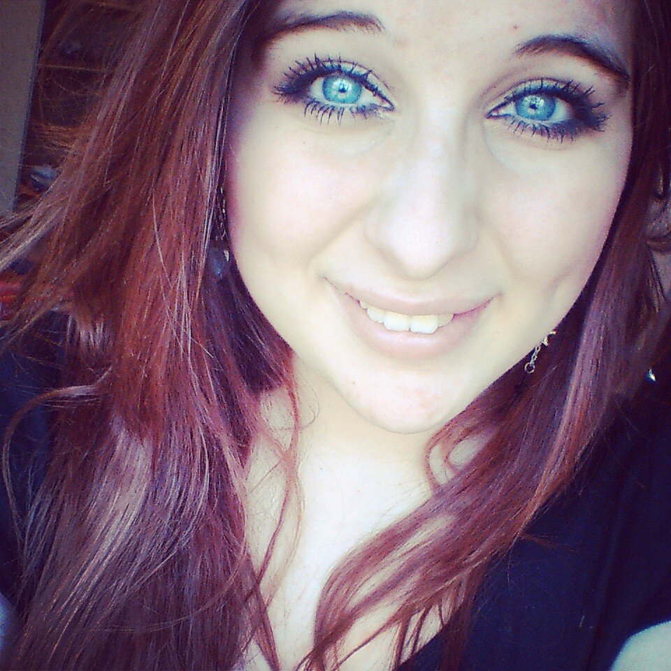 Small town girl with blue eyes and big dreams!
Always put God first.
Smile :)
Follow me on instagram @erinsings996
Family,Music,Friends,& LOVE=all I need