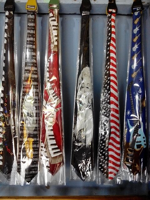 pin : 7427E6DE
sedia dasi all varian, kantor, pesta, acara, sekolah, batik, kupu-kupu, suspender. kualitas 100% polyester, silky. harga eceran dan grosir