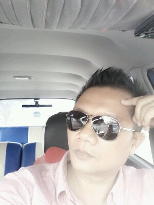 febrirai98889's profile picture. 