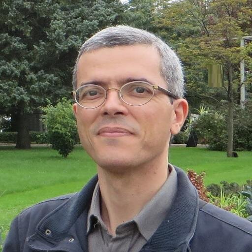 Empenhado em ver e ajudar a ver o que vai diante dos olhos.
