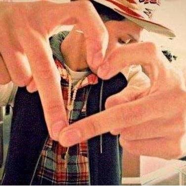 13/Caballero, romántico, en fin. `¡Sigueme y te sigo!