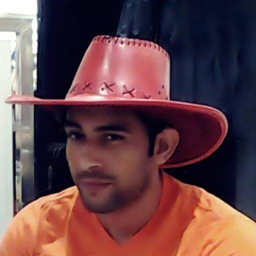 انـا زحمـه و ربكـه و شغــل جنـان نصـى بـيـضحـك والتـانـى زعــلان انـا شيــخ فـلـتـان