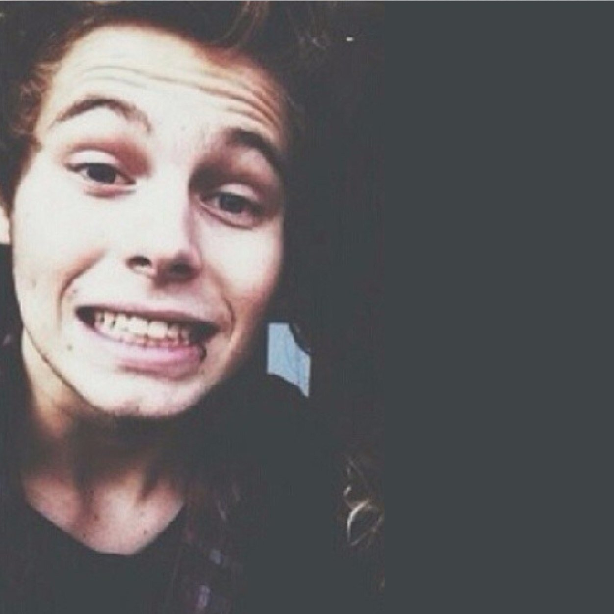✿
Please return your follow to @zeyuhm!! We are trying to get 1K! Thank you, babe xx ✿