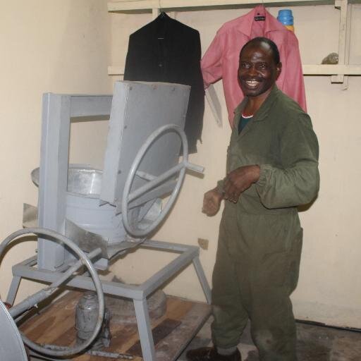 Planteur de cacaoyer-Génie Electro-Mécanicien fabricant des machines agroalimentaire de cacao et autres-Promoteur d'entreprise.