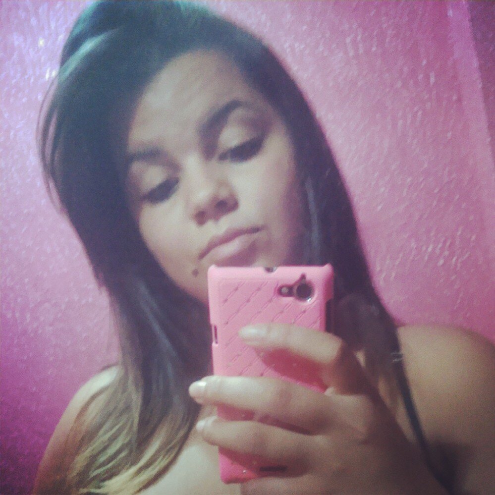 Geminiana, Bipolar, Cruzeirense, Mineira, Celular, Academia, Amor, Amigos, Sonhos, Músicaas...  #Follow ??