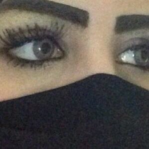 تعجبني نفسيتي جداً ˛ حين آكمل : حيآتي  وكأنه لم يحدث شيء ! رغم يقيني بآنهم كسروني ‘  ومَ زلت آرآقب تصرفاتهم بِ صَمت