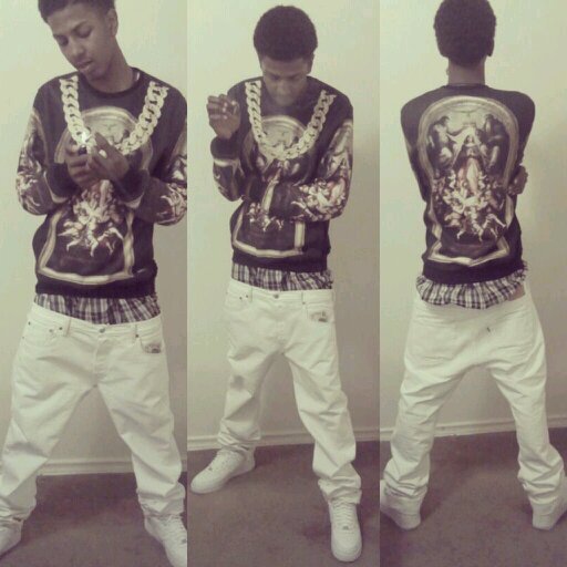 TAKEN U NIGGAS HOES... GETTIN RICH YUNOO SIMPLE SHIT !
