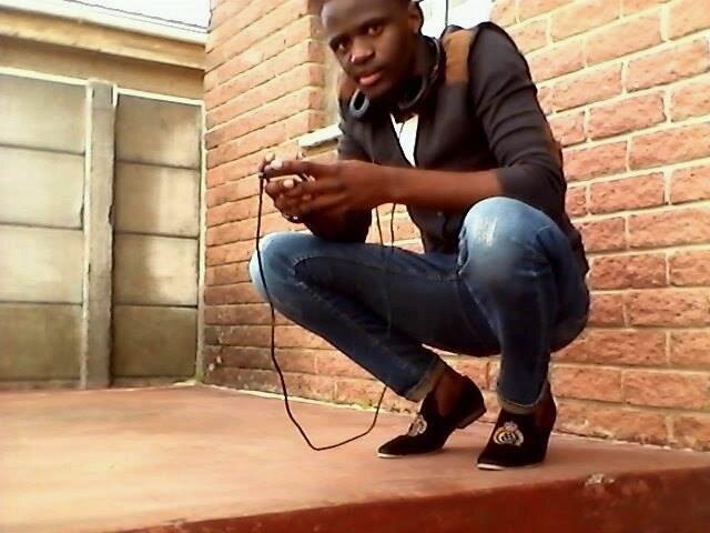 Blaq_Simz's profile picture. I stood yesterday. I can stand today.