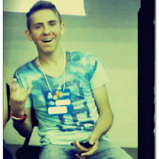 suo gaúcho de Frederico Westphalen,gremista pra sempre,canceriano,16 anos,uma pessoa que ama muito a família...Aprecio ter amigos que têm alguma cultura,,,e só.