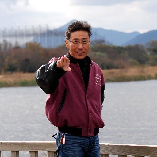ついに転勤族のサラリーマンを辞めて南魚沼の田舎へ帰ってきました。私の家からは、魚野川の向こう側に金城山が観え、冬になると真っ白な雪に埋もれるため、天気の良い日はカモシカが山腹にたむろっているのがよく見えるそうです。とても素敵なことだと思っています。さぁ、これからは少し遊べる、かなぁ･･･