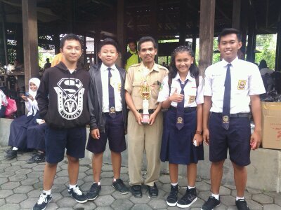 cuma anak 8B biasa.... AKU RAPOPO...