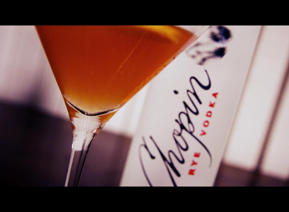 Miraeus Cocktail Services is a young and ambitious company from Antwerp, specialized in high class catering, profound tastings and entertaining workshops.