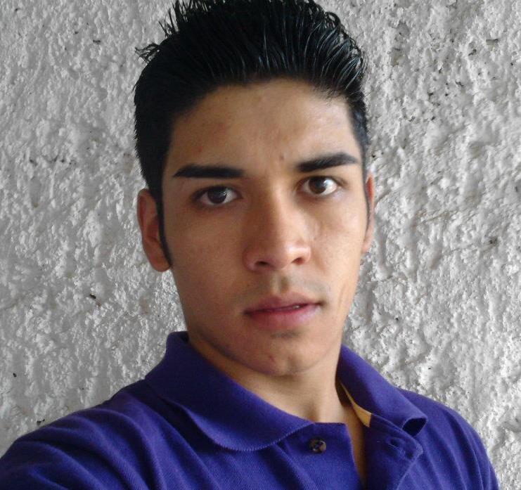 estudiante de derecho UES, divertido, me gusta el cine y salir con los amigQs a pasarla super