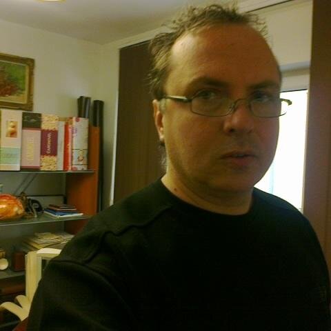 adetzoosh's profile picture. 