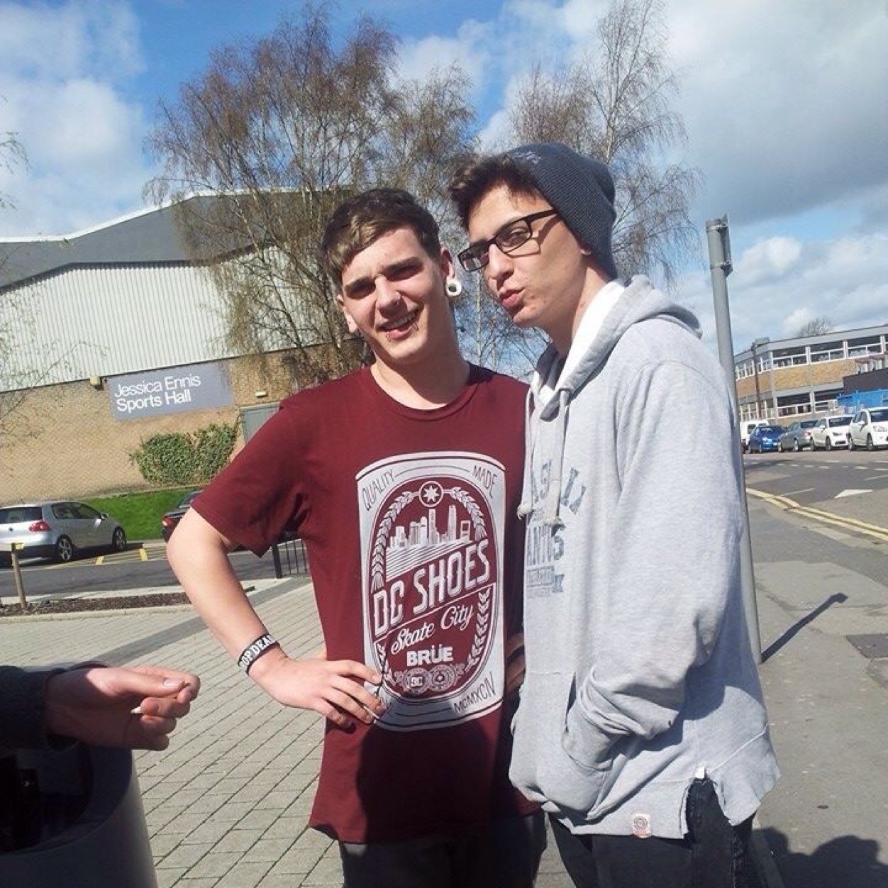Hey I'm Matt, I live in Chesterfield so yeah... Thats about it I suppose