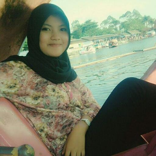 venny septiani || 28 september'95 || ♥islam ♥ tertawa adalah kebanggaan ku ♥ :D ||orangnya baik,lucu,pendiem :D ||