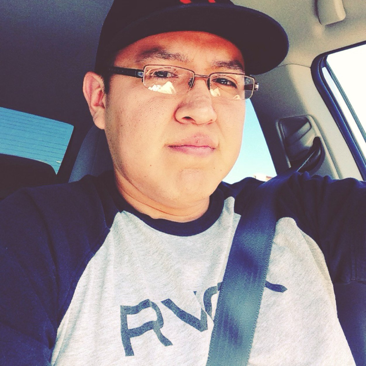 domolxt's profile picture. 23 year old Navajo who enjoys doing beadwork... Im content with where im at and where im going. Lets have some fun shall we?