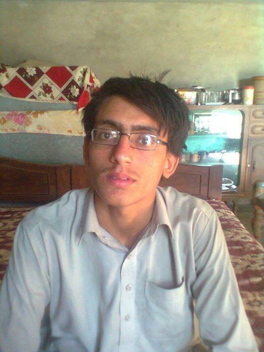 Nazar Andaz Karty Ho Lo Hat Jaty Hain Nazron Se

Inhi Nazro'n Se Dhondo Ge Nazar Jab Ham Na Aaen Ge