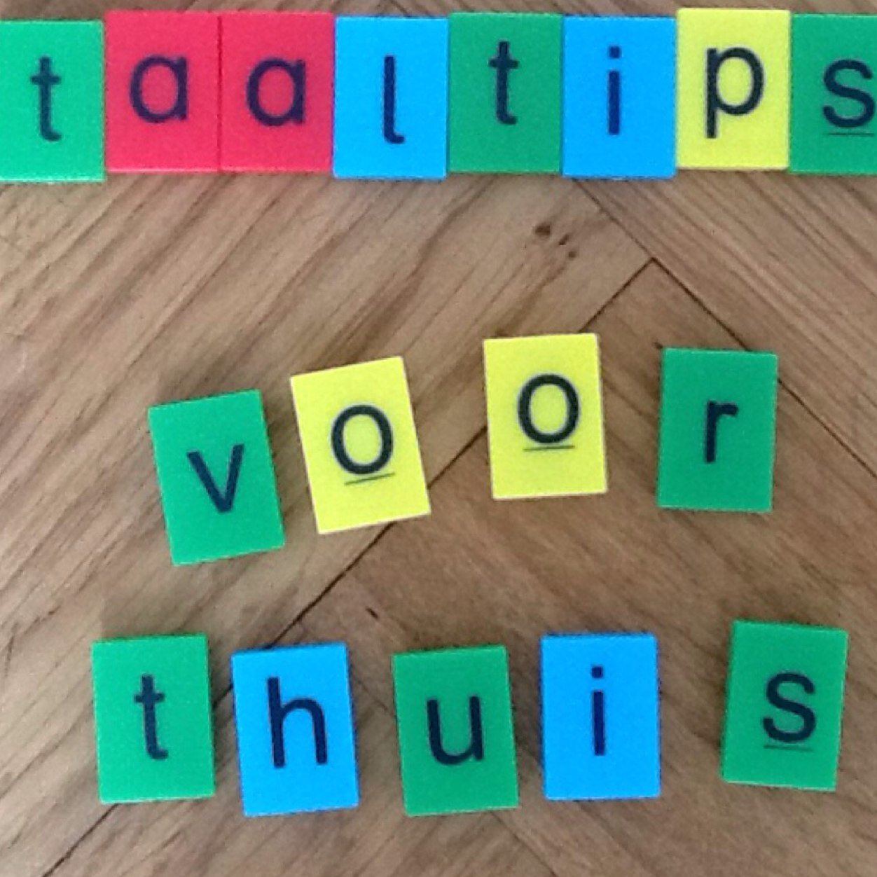 Voor leraren, ouders, ouderconsulenten, taalcöordinatoren. Ouders betrekken bij TAAL vergroot de kansen van kinderen. Bespreek, gebruik, RT. Door @freebv.