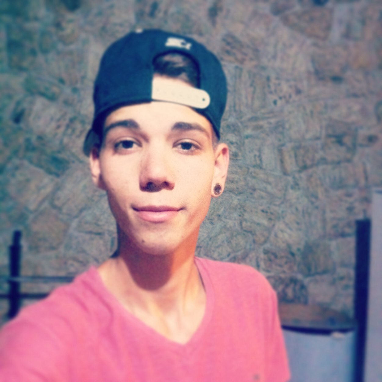 Oi, meu nome é chatice, casei com o ciúmes, sou inimigo da perfeição, vizinho do drama, me separei da paciência, sou irmão da preguiça e melhor amigo da ironia.