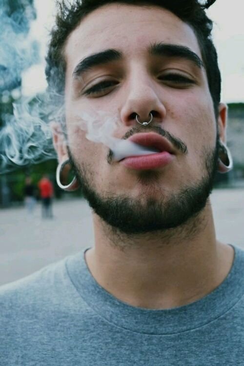 Erreape, y no no por el postureo.
17.
Homosexual y orgulloso.