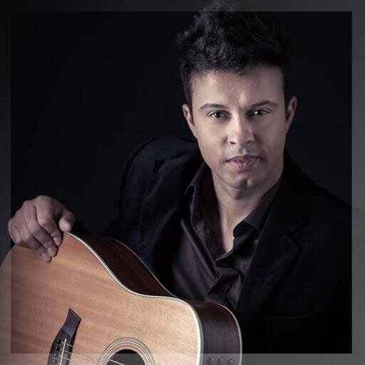 Harlley Cowboy é cantor, compositor e guitarrista. Nascido em Belo Horizonte MG. Roqueiro e Sertanejo, Sempre na estrada levando e cantando o amor.