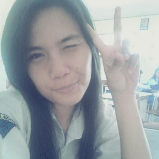 my name is prisiL.. 
here I am!
with a slight excess and a million flaws.. ; )