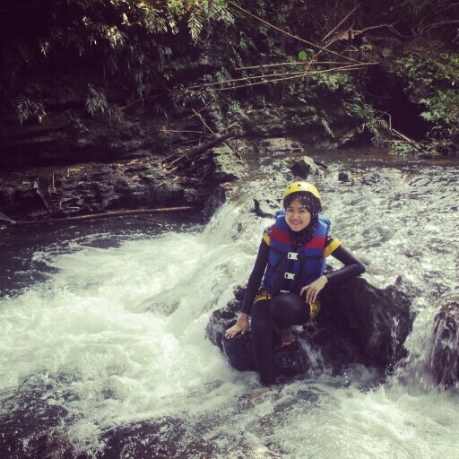 momonieta's profile picture. SIMPLE