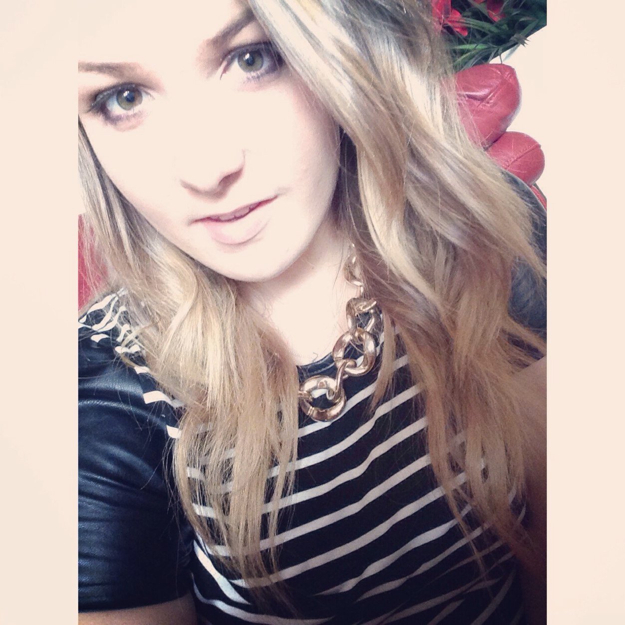 19, Perth-Western Australia! Art uni student!  Dont know what else to write...im not that interesting ;)