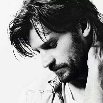 anamido63428007's profile picture. عِندمٓا يحكىٓ لكَ شخصَ عنٓ حزنهٓو هُوٓ يبتسٓم
تأكدَ أنهُ ماتَ مِنٓ الدآخل ألفَ مٓرة ,.